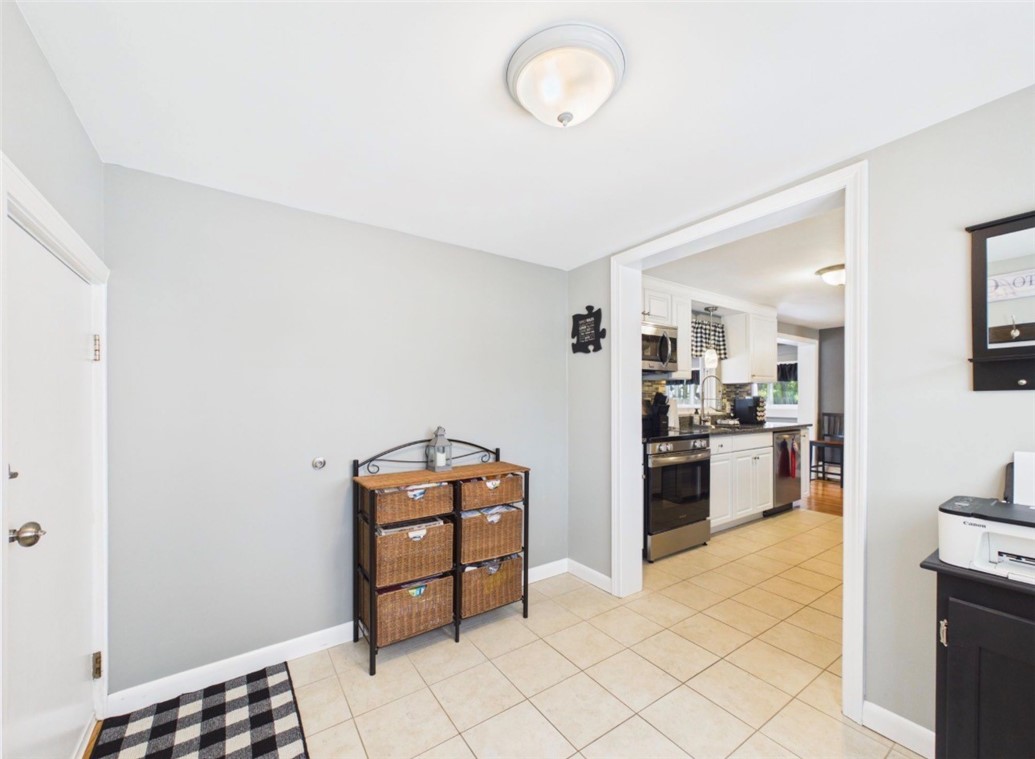 185 Vineyard Road Warwick, RI 02889 - Photo 6 of 20