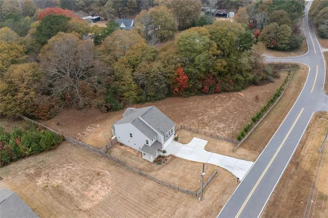 a view of a backyard with plants