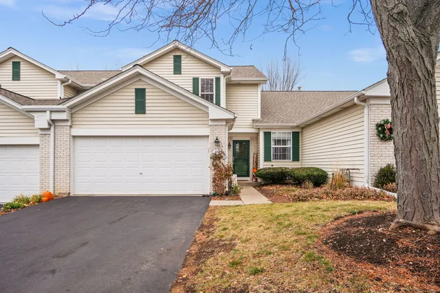 $349,900 | 352 Normandie Drive, Sugar Grove, IL 60554