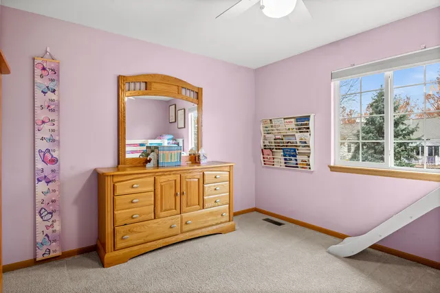 $349,900 | 352 Normandie Drive, Sugar Grove, IL 60554