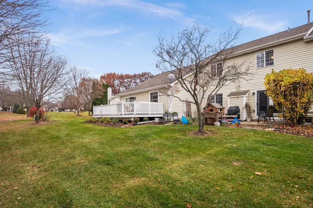 $349,900 | 352 Normandie Drive, Sugar Grove, IL 60554