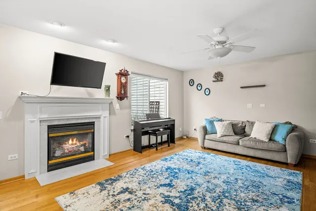 $349,900 | 352 Normandie Drive, Sugar Grove, IL 60554