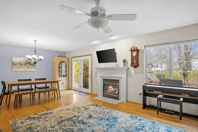 $349,900 | 352 Normandie Drive, Sugar Grove, IL 60554