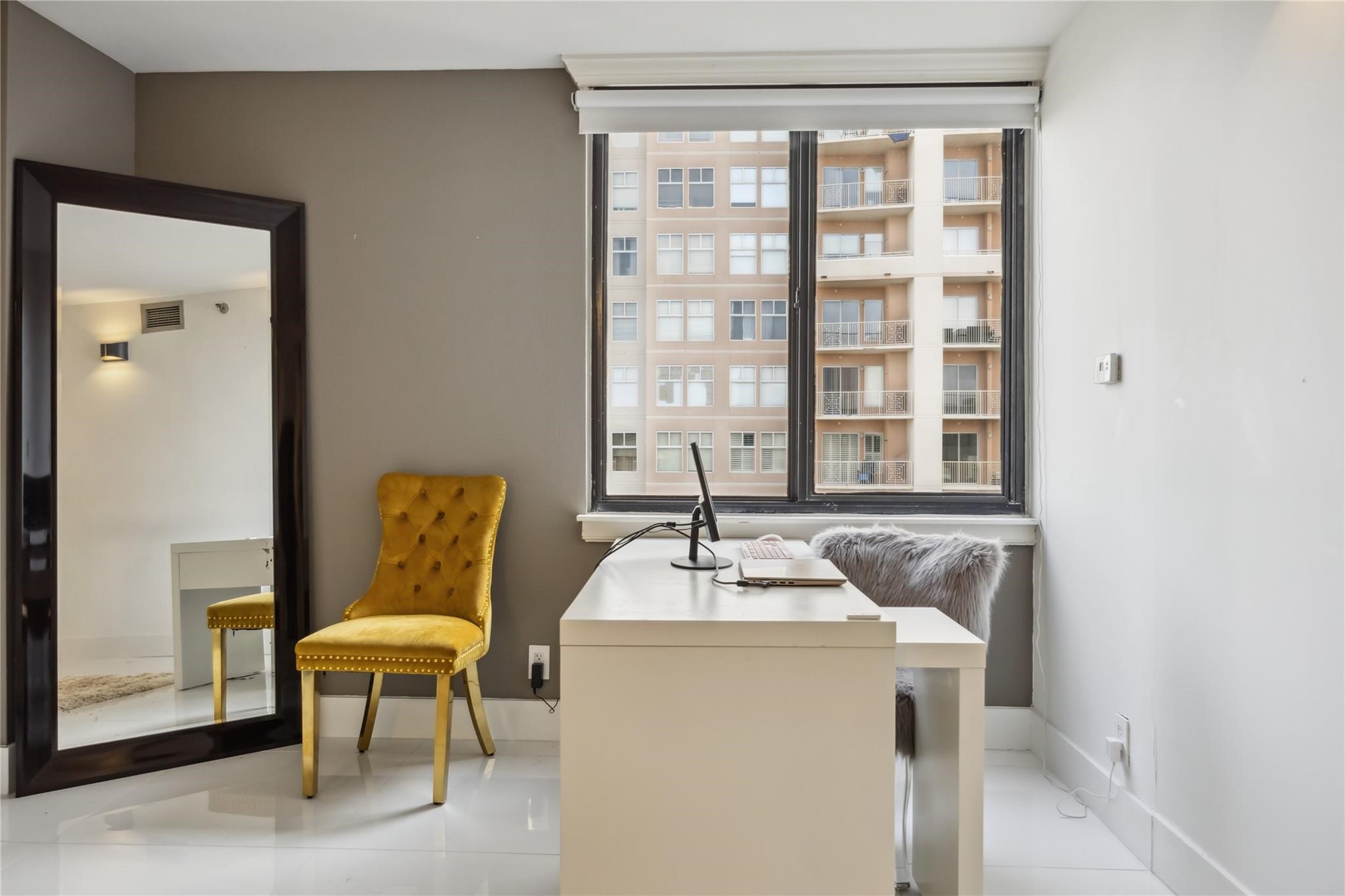 3525 Sage Road, Unit 1713 Houston, TX 77056 - Photo 16 of 25 a dining room with furniture and window