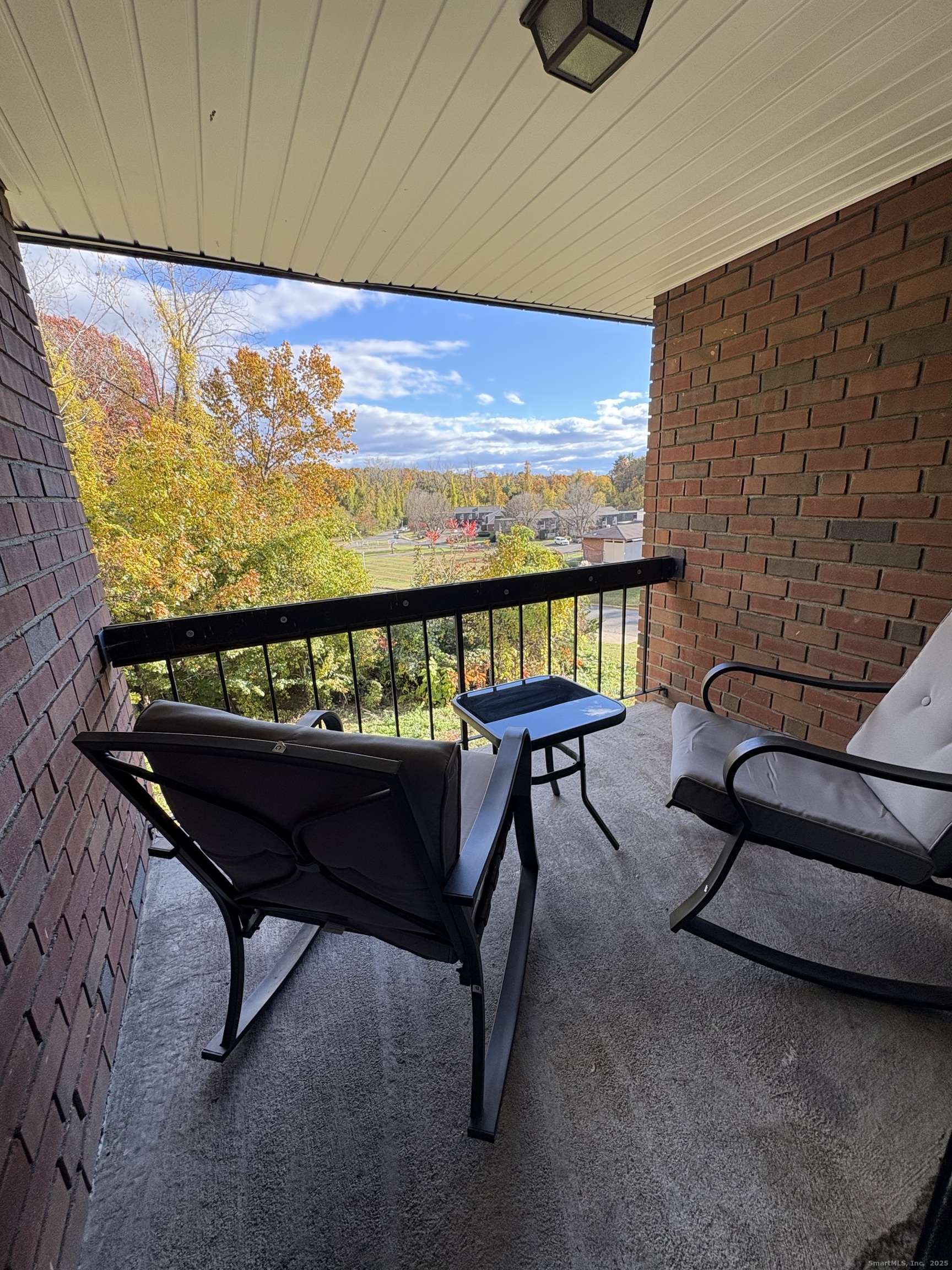 962 High Path Road, Unit 962 Windsor, CT 06095 - Photo 12 of 14 a living room with furniture