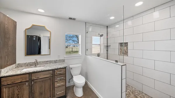 $299,500 | 810 VZ County Road, Canton, TX 75103