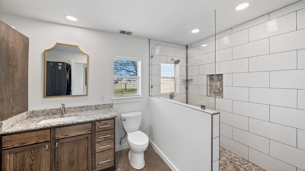 810 VZ County Road Canton, TX 75103 - Photo 15 of 28 primary bathroom