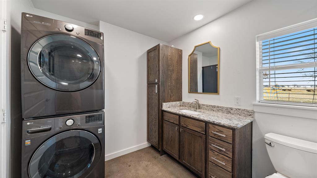 810 VZ County Road Canton, TX 75103 - Photo 16 of 28 primary bathrom