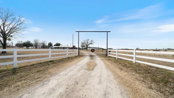 $299,500 | 810 VZ County Road, Canton, TX 75103