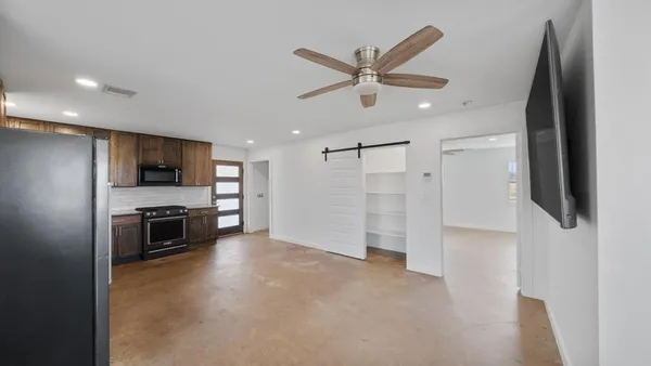 $299,500 | 810 VZ County Road, Canton, TX 75103