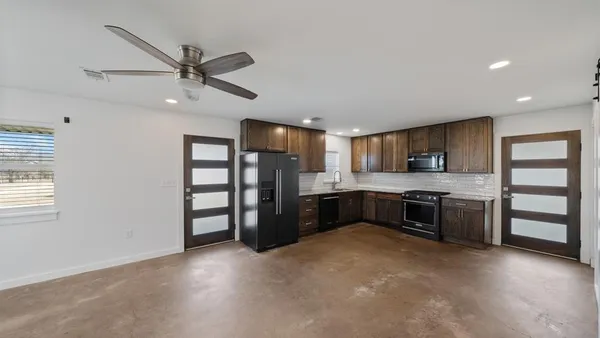 $299,500 | 810 VZ County Road, Canton, TX 75103