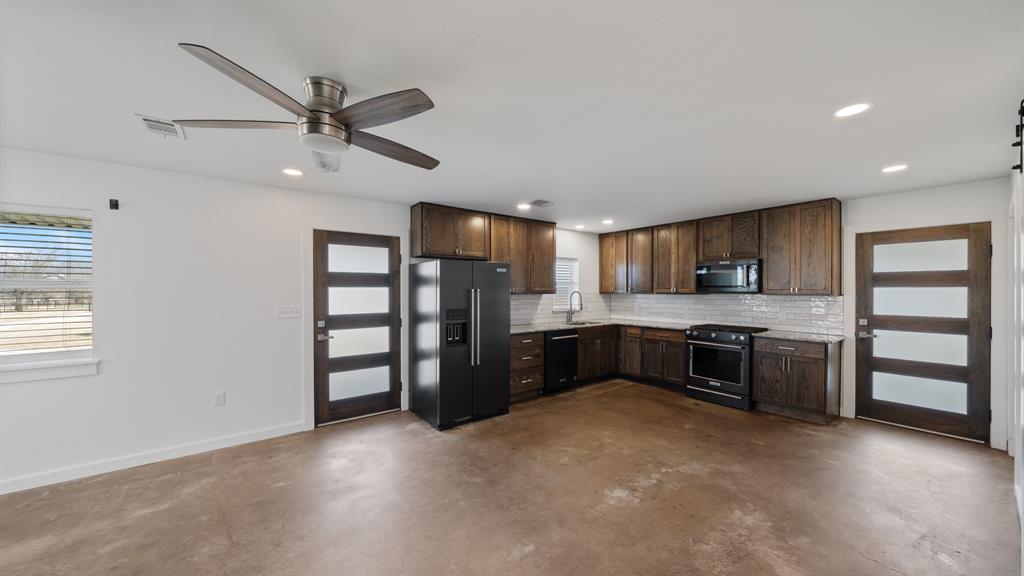 810 VZ County Road Canton, TX 75103 - Photo 5 of 28 kitchen/ living room area