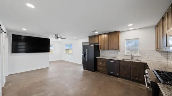 $299,500 | 810 VZ County Road, Canton, TX 75103