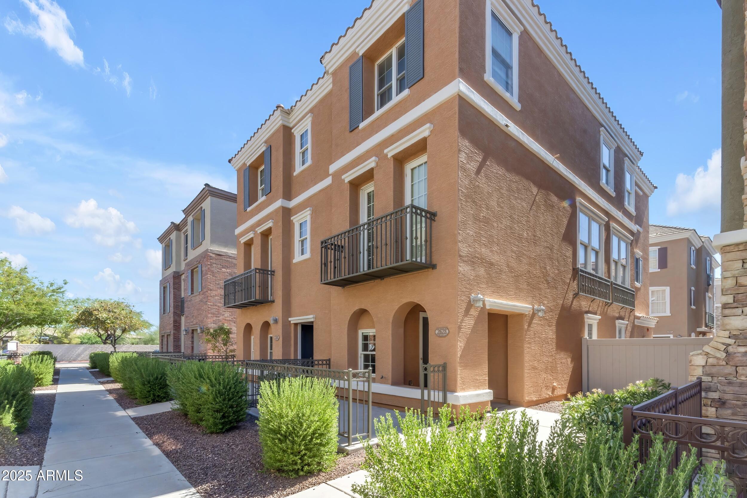 2628 South Alpine Drive Gilbert, AZ 85295 - Photo 5 of 43 001_a4m_al