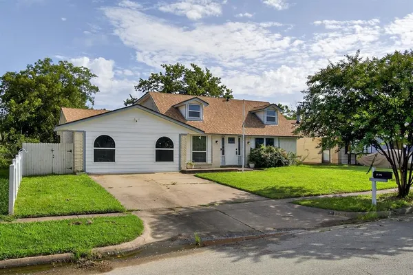 $2,300 | 14843 Green Valley Drive, Balch Springs, TX 75180