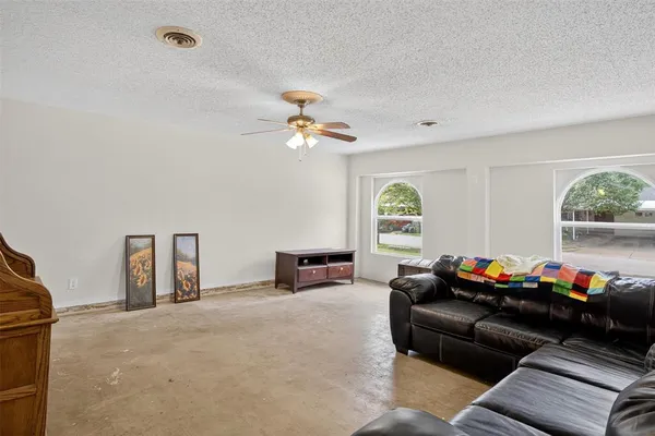 $2,300 | 14843 Green Valley Drive, Balch Springs, TX 75180