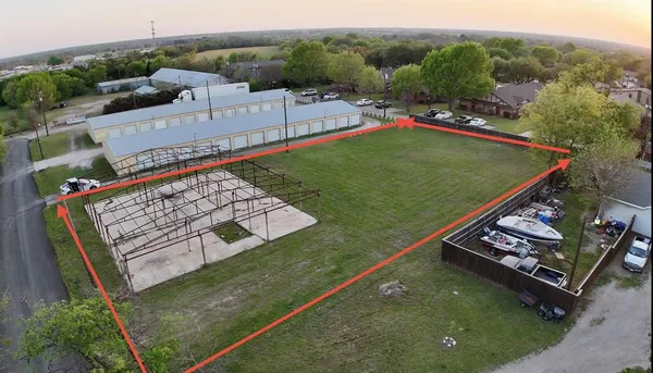 a view of a backyard with sitting area