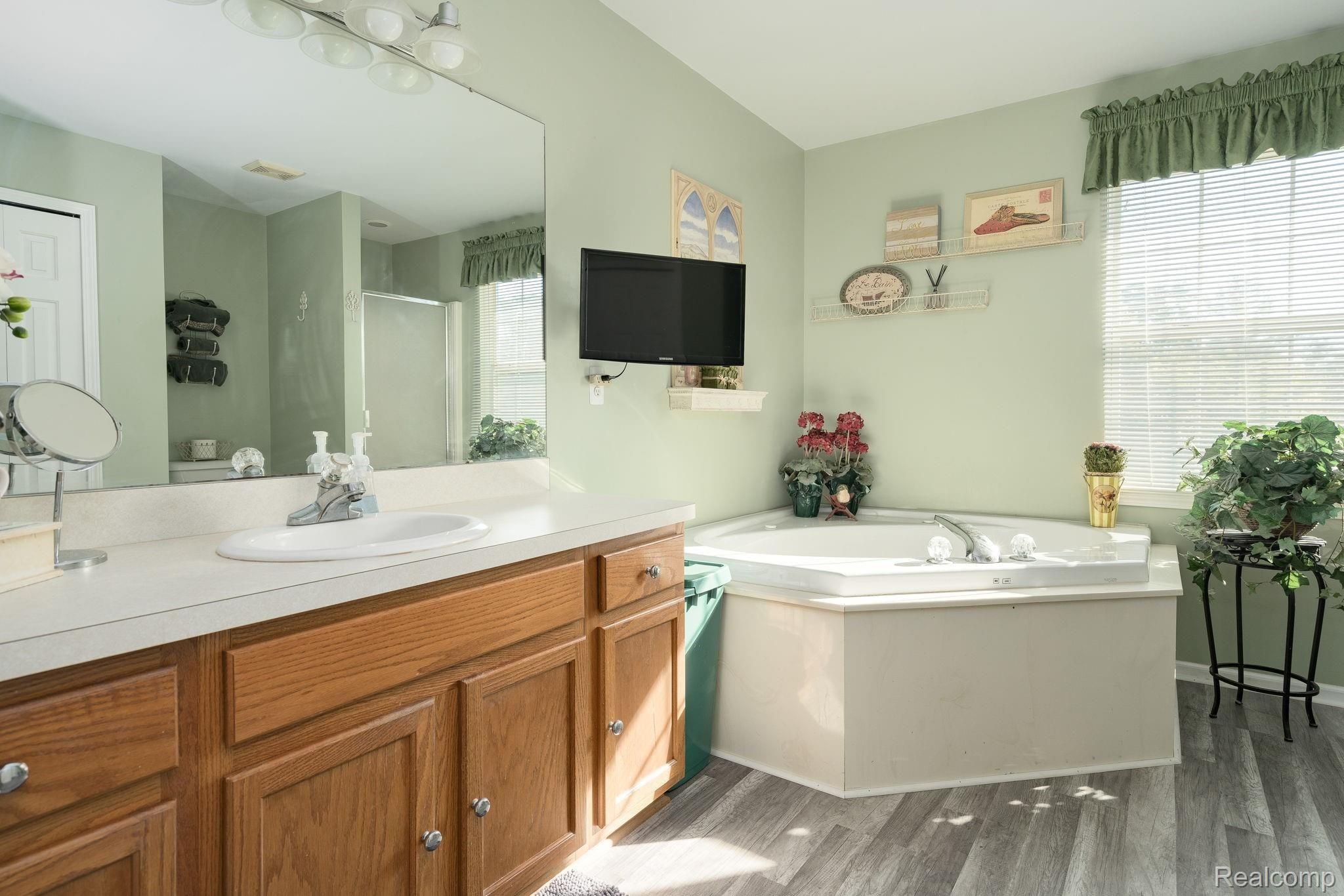 4363 Rohr Road Waterford, MI 48329 - Photo 22 of 40 24-web-or-mls-4363-Rohr-Rd-24.jpg