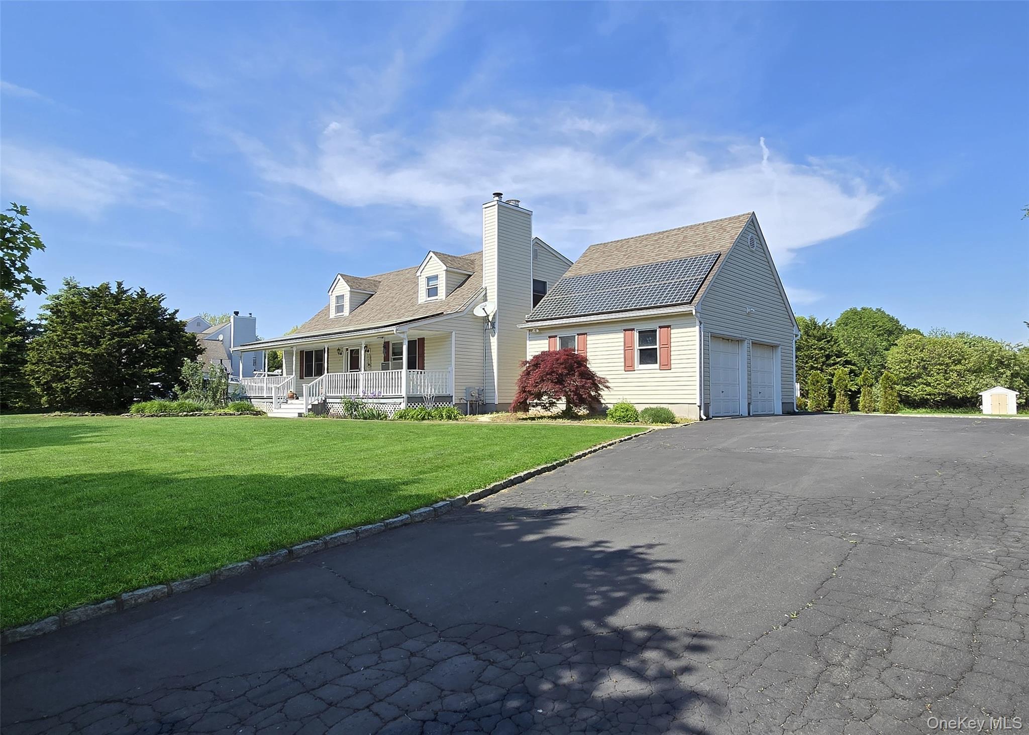 635 Farmveu Road Mattituck, NY 11952 - Photo 2 of 30 Front of home/Solar Panels with a 2 car garage, spacious driveway