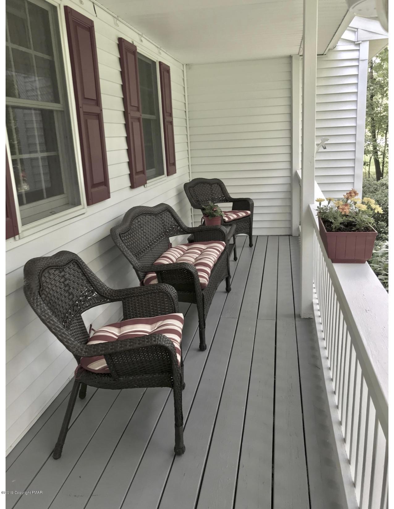 134 Livingston Road Stroudsburg, PA 18360 - Photo 2 of 25 Brannon20