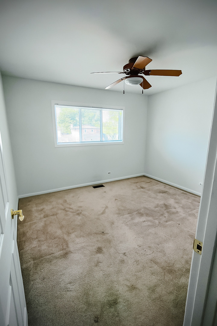 1367 South Elizabeth Street Lombard, IL 60148 - Photo 19 of 21 an empty room with a window