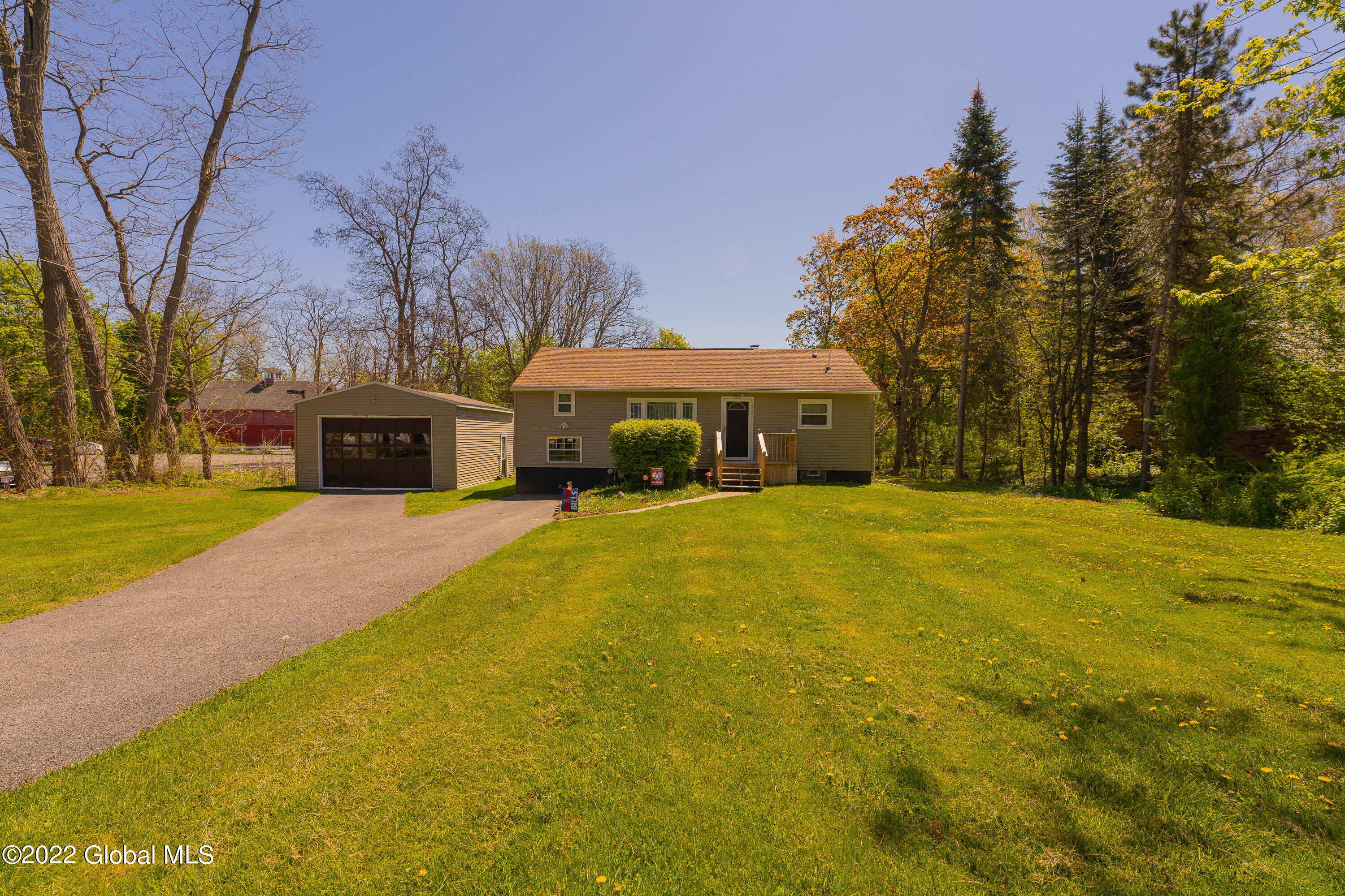 976 Riverview Road Schenectady, NY 12309 - Photo 1 of 36 0Front 1