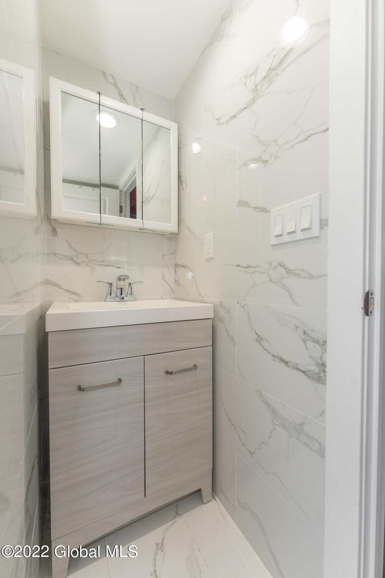976 Riverview Road Schenectady, NY 12309 - Photo 23 of 36 5Baths 2