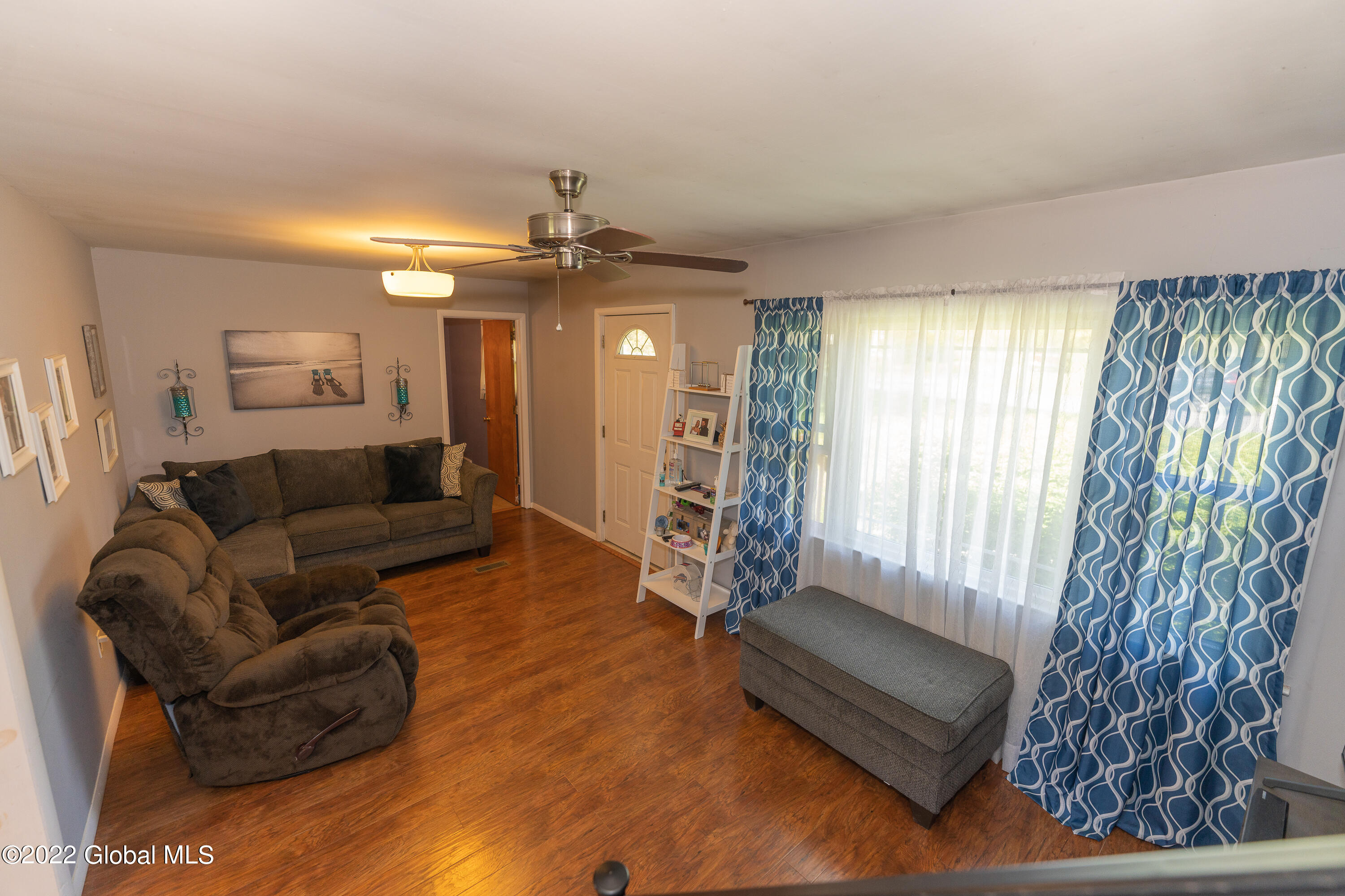 976 Riverview Road Schenectady, NY 12309 - Photo 10 of 36 1Living 4