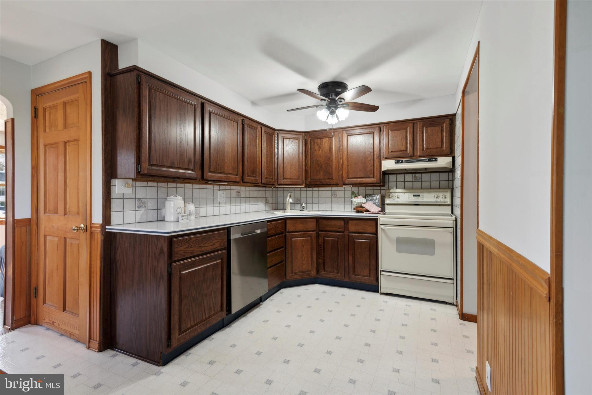 18 Barbara Road Hatboro, PA 19040 - Photo 7 of 25