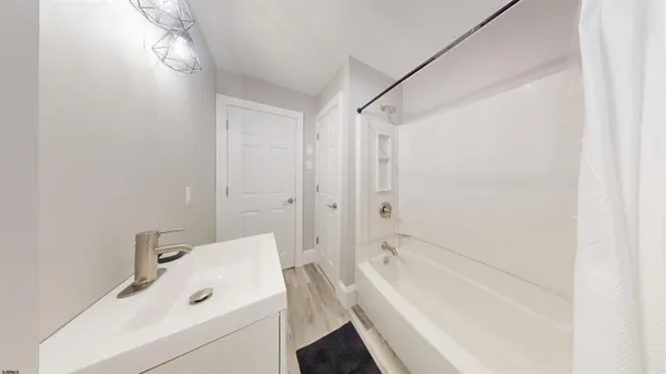 $2,000 | 251 7th Street South, Unit 1, Brigantine, NJ 08203