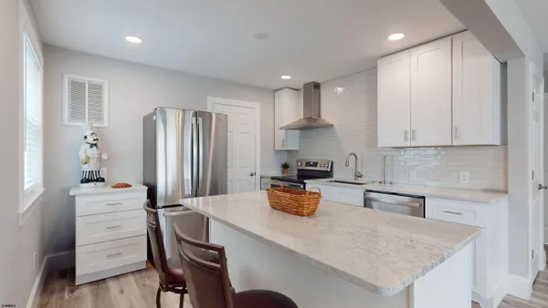 $2,000 | 251 7th Street South, Unit 1, Brigantine, NJ 08203