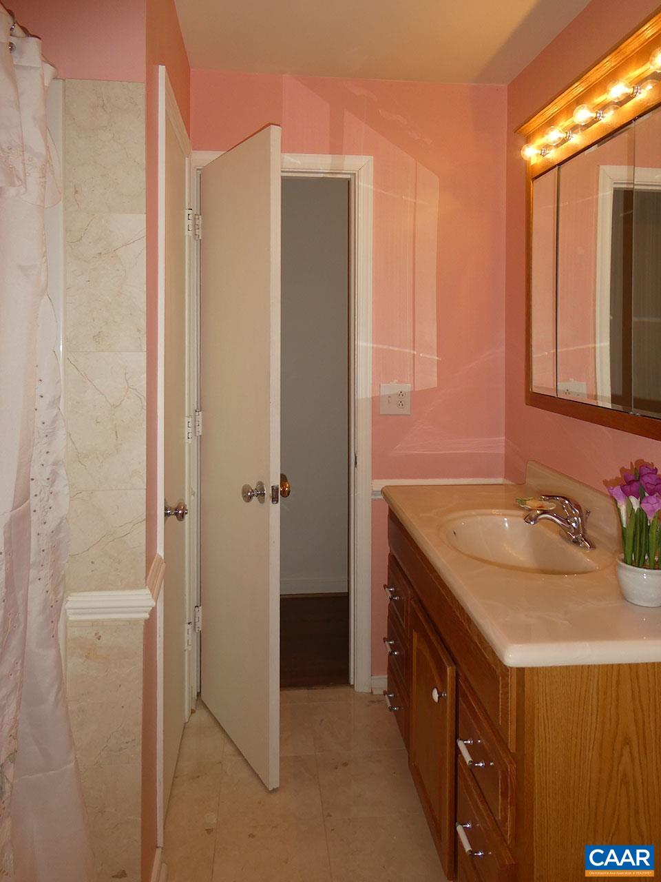 1600 Trailridge Road Charlottesville, VA 22903 - Photo 14 of 27 Hall Full Bath