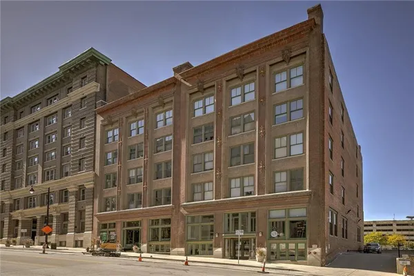 $164,900 | 700 Broadway Boulevard, Unit 401, Kansas City, MO 64105