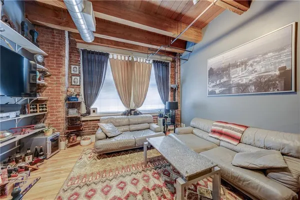 $164,900 | 700 Broadway Boulevard, Unit 401, Kansas City, MO 64105