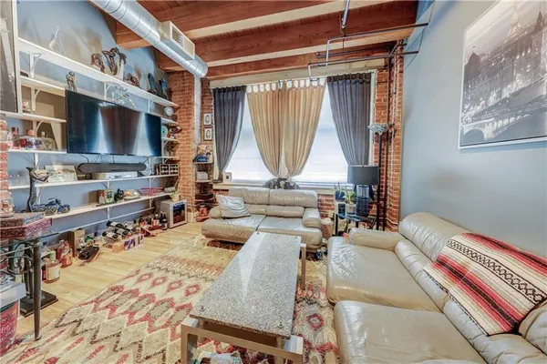$164,900 | 700 Broadway Boulevard, Unit 401, Kansas City, MO 64105