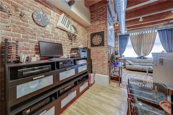 $164,900 | 700 Broadway Boulevard, Unit 401, Kansas City, MO 64105