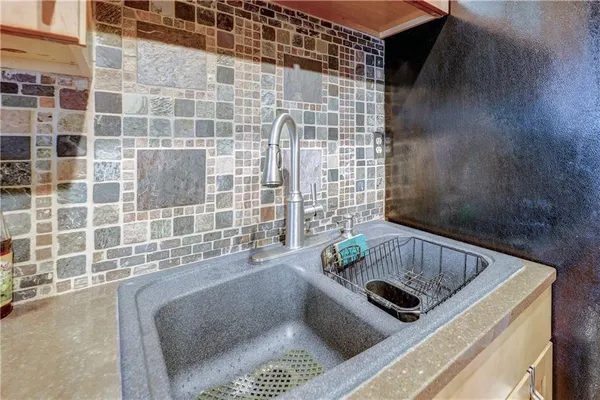$164,900 | 700 Broadway Boulevard, Unit 401, Kansas City, MO 64105