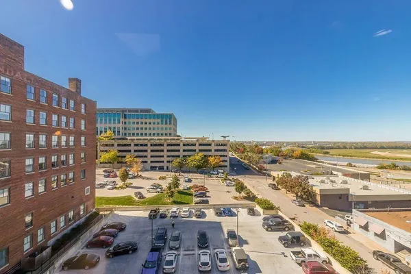 $164,900 | 700 Broadway Boulevard, Unit 401, Kansas City, MO 64105