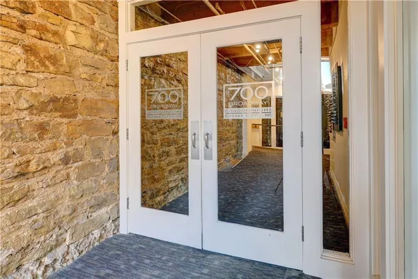 $164,900 | 700 Broadway Boulevard, Unit 401, Kansas City, MO 64105