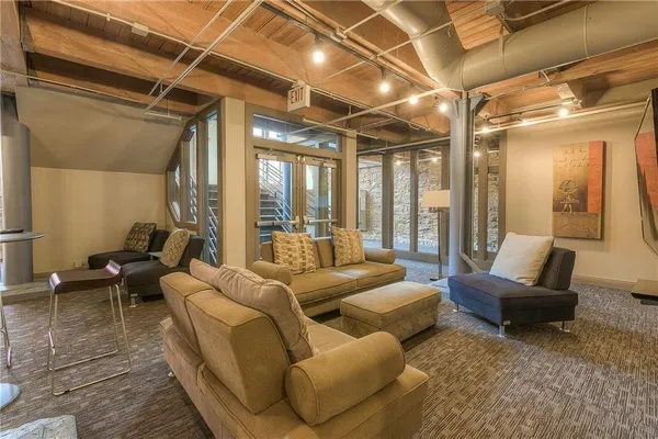 $164,900 | 700 Broadway Boulevard, Unit 401, Kansas City, MO 64105