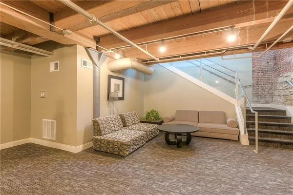 $164,900 | 700 Broadway Boulevard, Unit 401, Kansas City, MO 64105