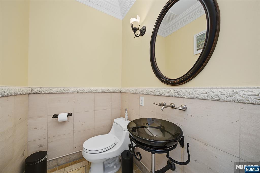 29 Meadow Street Demarest, NJ 07627 - Photo 9 of 50