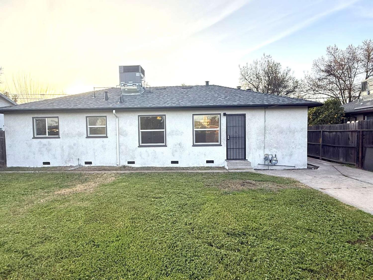 520 Colfax Avenue Modesto, CA 95354 - Photo 16 of 18 a front view of house with yard