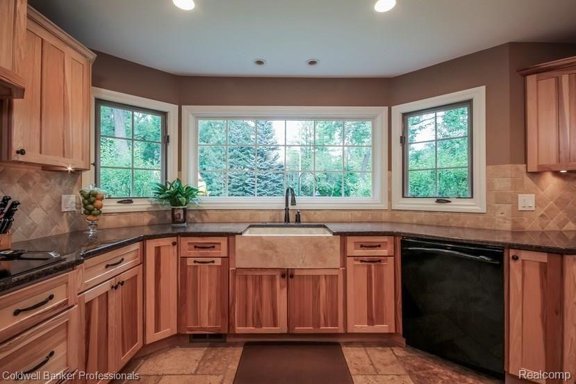 111 Manor Road Bloomfield Hills, MI 48304 - Photo 20 of 65 019-1234032-mls.jpg