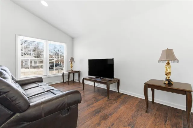 $295,000 | 1526 Ridgeway Street, Round Lake Beach, IL 60073