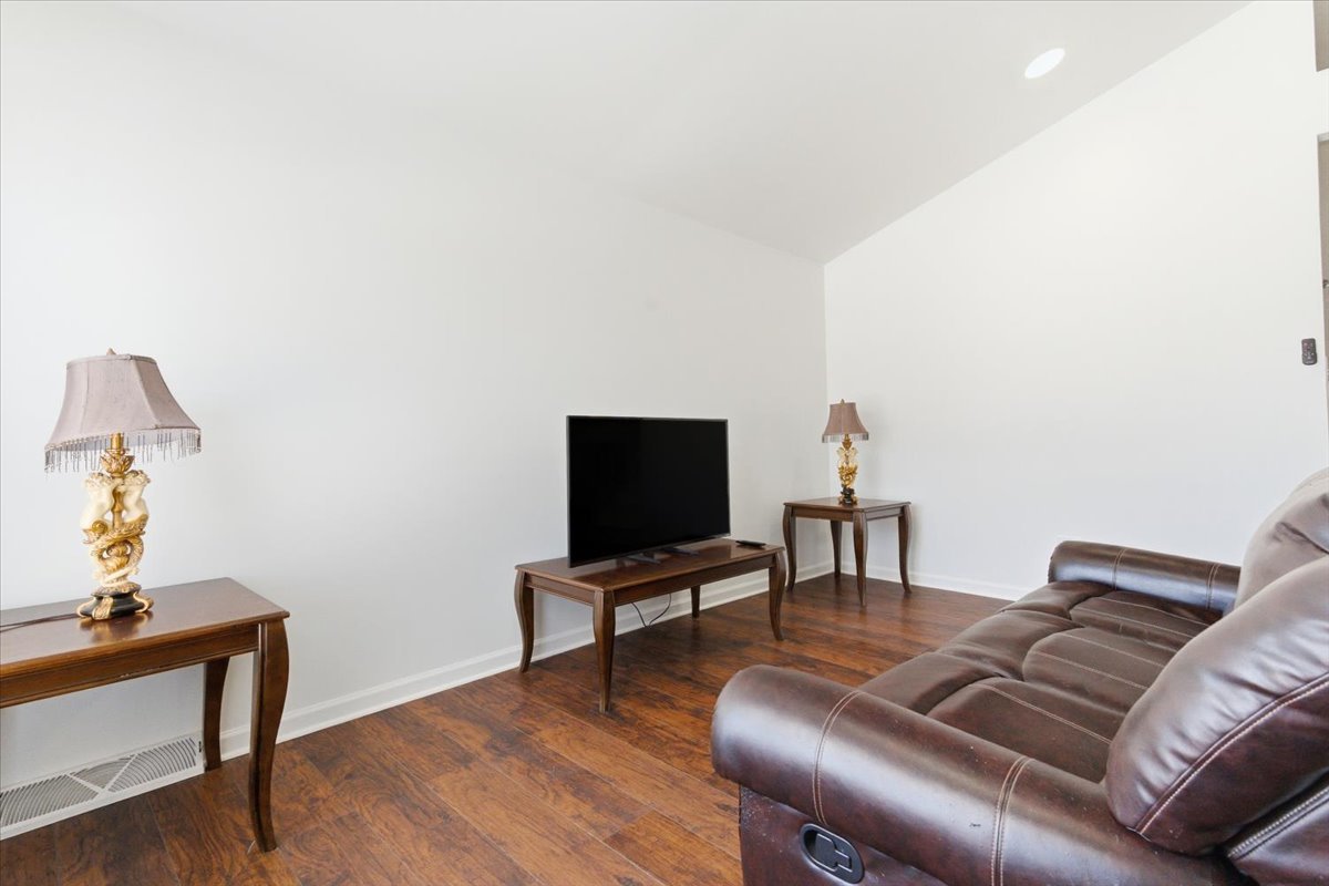 1526 Ridgeway Street Round Lake Beach, IL 60073 - Photo 4 of 35