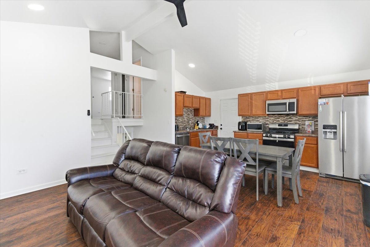 1526 Ridgeway Street Round Lake Beach, IL 60073 - Photo 5 of 35