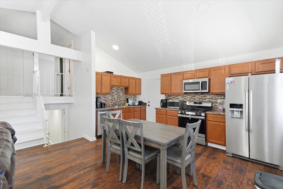 1526 Ridgeway Street Round Lake Beach, IL 60073 - Photo 8 of 35