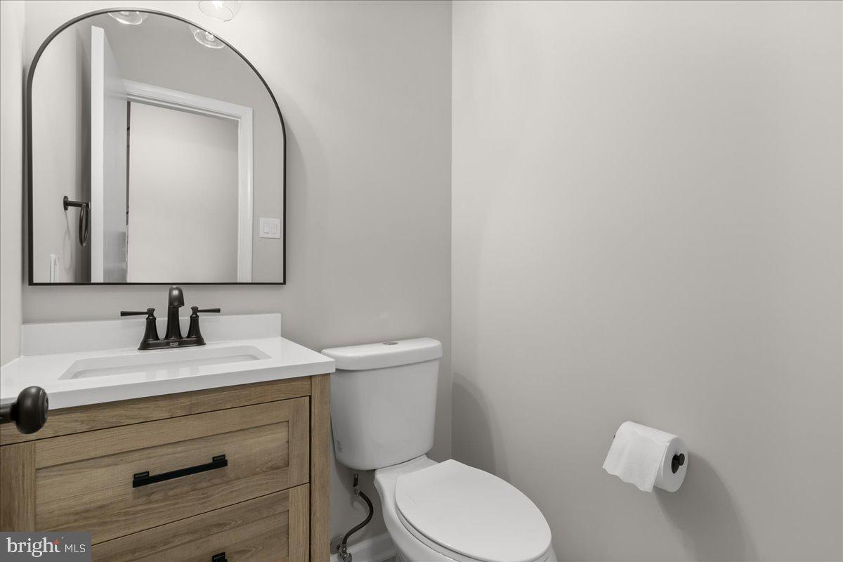 2053 Kings House Road Silver Spring, MD 20905 - Photo 12 of 33 Powder Room