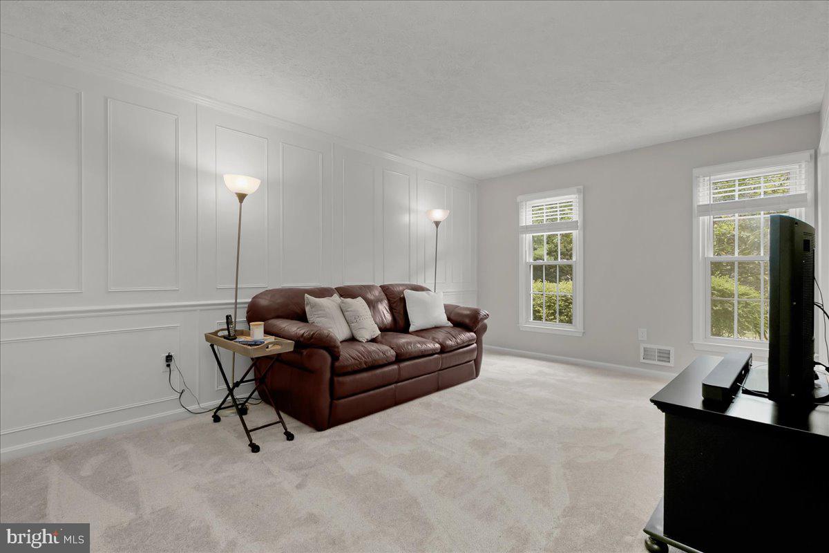 2053 Kings House Road Silver Spring, MD 20905 - Photo 13 of 33 Family Room